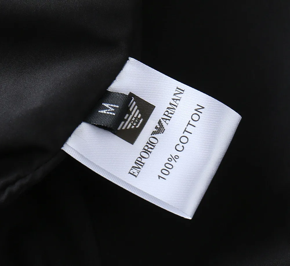 Armani official website Same Style, complete with three labels, on sale in advance. 2026 Autumn and Winter New Arrival men's jacket, Original with complete three labels, Premium version. Custom-made fabrics at the counter. Breathable, high comfort, impeccable details, brand element design concept, reflecting high quality. It feels delicate and soft, presents a casual cut, and has a great upper body shape. Sizes: M～3XL,